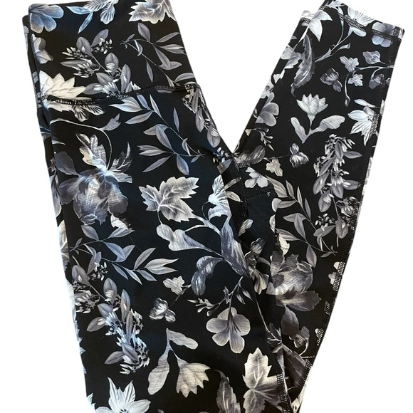 Old Navy Active Floral Legging Lot, Size M, EUC - Picture 3 of 4